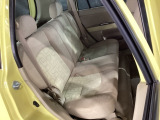 リアシートも使用感なくピッカピカです!足元ゆったり伸ばして座れますよ!