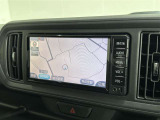 純正ナビを装備。タッチパネル式で使いやすく、お出かけもラクラクです。