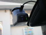 ナビゲーション連動タイプの衝撃検知機能付きドライブレコーダーを前後に装備しています☆万が一の事故時の記録を残すと共に、安全運転の意識も高まります!!また旅行の思い出作りにも一役買いますね♪