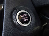 【プッシュスタート】キーが車内にあれば、エンジンの始動・停止はブレーキを踏んでスイッチを押すだけ!キーを取り出す手間を省き、ワンプッシュで操作するので簡単でスムーズ!
