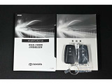保証書・記録簿・取扱説明書と揃っていいます。キーの電池は新品にお取替えしてから納車させて頂きます。