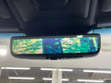 【デジタルインナーミラー】後席の大きな荷物や同乗者で後方が確認しづらい時でも安心!カメラが撮影した車両後方の映像をルームミラー内に表示。クリアな視界で状況の確認が可能です!