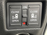 【両側パワースライドドア】スマートキーや運転席のスイッチで後席両側スライドドアの開閉が可能♪電動だから力を入れてドアを開ける必要が無く、小さなお子様でも簡単に開け閉めでき快適です♪