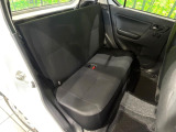 後部座席も気になるようなキズ・汚れやへたり等、大きなダメージはなく、良好な状態です。