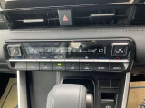 オートエアコンなので、お好みの温度に設定するだけで車内を快適空間にしてくれます。運転席&助手席にシートヒーター付いてます。寒い日に助かります