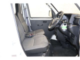 前方の視界も良く足元も広々しているので運転しやすいです!