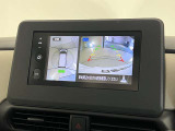 アラウンドビューモニターで車を上空から見下ろしているような映像を映し出します。周囲の状況がひと目でわかります!