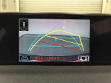 【バックガイドモニター】後方の映像をナビ画面に表示するだけでなく、ステアリング操作に連動して動くガイド線も同時に表示!予想進路の確認をしながら後退できるので便利です!