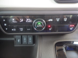 オートエアコンタイプなので細かい操作なしで快適温度に調整してくれます。シートヒーター付きで、冷えた車内でもスイッチを押せば数秒でシートがあたたかくなります。