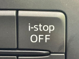 【アイドリングストップ】赤信号や渋滞で停車した際にエンジンを停止し、無駄な燃料の消費を抑えます。燃費向上や環境保護につなげる機能♪エンジンはブレーキを離せば再始動します。