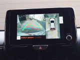 車を上から見下ろした視点で駐車をサポートするパノラマビューを搭載。運転席から確認しにくい車両周囲の状況を確認できます。