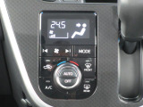 空調は液晶モニター付きのオートエアコンを装備しております。大きく押しやすいボタンスイッチとダイヤル式温度調整で扱い易い作りとなっております。