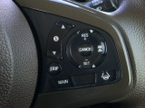 ハンドル右側にはクルーズコントロールのスイッチが装備され運転中の操作も安心して行えます!