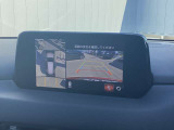 【360&deg;ビューモニター】  とても分かりやすい、クルマの上から見下ろしたような映像で、駐車サポートをしてくれます。