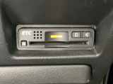 ハンドルの右下にETCがついています。高速道路の料金所の通過も楽々です!。 カードの取り出しもしやすい場所についています。