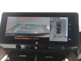 パノラミックビューモニター付きです。車両を上から見たような映像をモニター画面に表示。運転席からの目視では見にくい、車両周辺の状況をリアルタイムでしっかり確認できます。