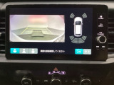 バックでの車庫入れも安心です! リアカメラが付いているバックモニター付のナビディスプレーを装備しております。バンパーについているソナーや、操作線もついており距離感も画面から確認できます。