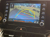 【バックカメラ】駐車時に後方がリアルタイム映像で確認できます。大型商業施設や立体駐車場での駐車時や、夜間のバック時に大活躍!