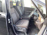 運転席も助手席もヘタリ等は感じません♪綺麗な状態です♪