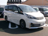 お車でお越しの際は、【東名・厚木IC】【圏央道・厚木南IC】より、R129を平塚方向へまっすぐ3〜4km(約10分程)です。