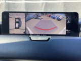 狭い場所での駐車やすれ違いなどでより的確な運転操作に役立つ360&deg;ビューモニターが装備されています。