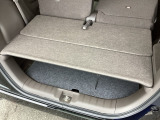 アイデア次第でいろいろな使い方ができる広くて使い勝手のいい荷室。