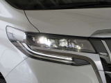 高輝度で点灯速度が速く、消費電力の少ないLEDヘッドランプを搭載しています!燃費向上に貢献する明るいランプです♪おクルマやご購入手続きについてご不明な点がございましたら、お気軽にお問合せくださいませ!