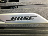 【BOSEサウンドシステム】メーカーオプションの高品位サウンドシステムを搭載。専用のチューニングが施された大小様々なスピーカーから良質なサウンドが奏でられ、臨場感あふれる音響空間を演出します。