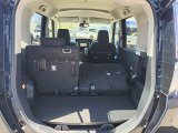 後部座席を倒すことで荷室をさらに広く使うことが出来ます!旅行やレジャーにも活躍が期待できます!!