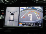 【アラウンドビューモニター&バックモニター】クルマを真上から見下ろしているかのような映像が表示され、周囲の状況がひと目で把握できるので、安心してスマートに駐車できます。駐車が苦手な方にオススメです!