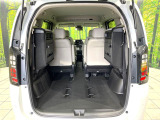 後席を格納すると、これだけの広さが!シーンに合わせたシートアレンジで、大きな荷物も積むことが出来ます♪