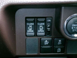 両側電動スライドドアを装備しています。狭い駐車場でも安全に開閉でき、さらに間口が広く乗り降りもし易いですよ。