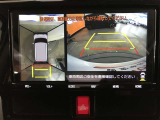 パノラミックビューモニター付きです。車両を上から見たような映像をディスプレイオーディオ画面に表示。運転席からの目視だけでは見にくい、車両周辺の状況をリアルタイムでしっかり確認できます。