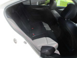 ゆったり座れる広さのリヤシートです♪