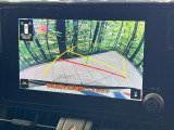 【バックカメラ】駐車時に後方がリアルタイム映像で確認できます。大型商業施設や立体駐車場での駐車時や、夜間のバック時に大活躍!運転スキルに関わらず、今や必須となった装備のひとつです!
