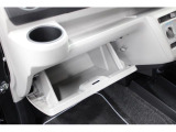 ドリンクホルダーやインパネアッパートレイ、大型グローブボックスなど充実のポケットエリア。どこに何を入れるかはあなた次第。