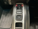シフトはセレクトレバーのなくなったエレクトリックギアセレクターになっています。