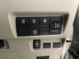 両側パワースライドドアを装備しており、運転席のスイッチからワンタッチで開閉できます。乗り降りがスムーズで便利です。