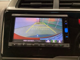 バックモニター付きで、車庫入れやバック時の後方確認をサポート。