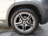 アルミホイールは純正ですが、インチアップしてのアクセサリーとなり。標準ではない為、アルミホイールは認定中古車の保証対象外となります。