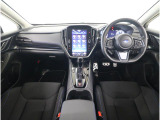 ■視界良好で運転しやすいコックピットです。シンプルで操作性の良いインパネ回りにデザインされ、SUBARUは安全性能に徹底的にまでこだわった視界設計を行っています。
