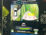 【マルチテレインモニター】車のフロントやサイドのカメラ画像を同時にモニター表示することで、悪路や狭い道を走行時でも周囲の状況確認ができ安心!本格SUVにうれしい装備です♪