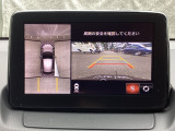 狭い場所での駐車やすれ違いなどでより的確な運転操作に役立つ360&deg;ビューモニターが装備されています。