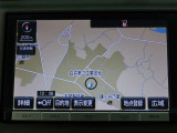 純正ナビを装備。タッチパネル式で使いやすく、お出かけもラクラクです。