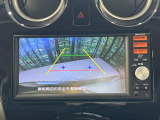 【バックカメラ】駐車時に後方がリアルタイム映像で確認できます。大型商業施設や立体駐車場での駐車時や、夜間のバック時に大活躍!運転スキルに関わらず、今や必須となった装備のひとつです!