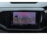 リヤビューカメラ:車両後方をモニターに映しだし、画面にはガイドラインが表示され車庫入れや縦列駐車を容易にします!