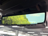 【スマートリヤビューミラー】後席の大きな荷物や同乗者で後方が確認しづらい時でも安心!カメラが撮影した車両後方の映像をルームミラー内に表示。クリアな視界で状況の確認が可能です!