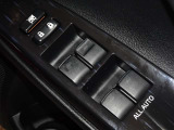 電動格納式ドアミラー・パワーウインドウを装備しています。