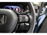 Hondaセンシングの機能のひとつ、アダプティブクルーズコントロール付!アクセルから足を離しても設定したスピードと前車との車間を保ち走行してくれます!車線維持もアシスト☆高速道路で疲労軽減ですね☆
