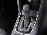 縦型シフトで操作性の良いシフトです!!シフトブーツやピアノブラックカラーのパネルがラグジュアリー感を高めます!